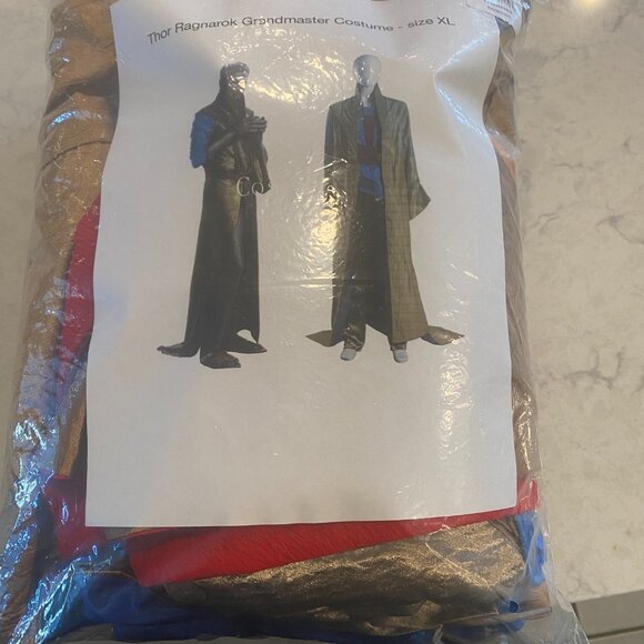 Thor Ragnarok Grandmaster full costume - Jeff Goldblum character - Picture 3 of 3